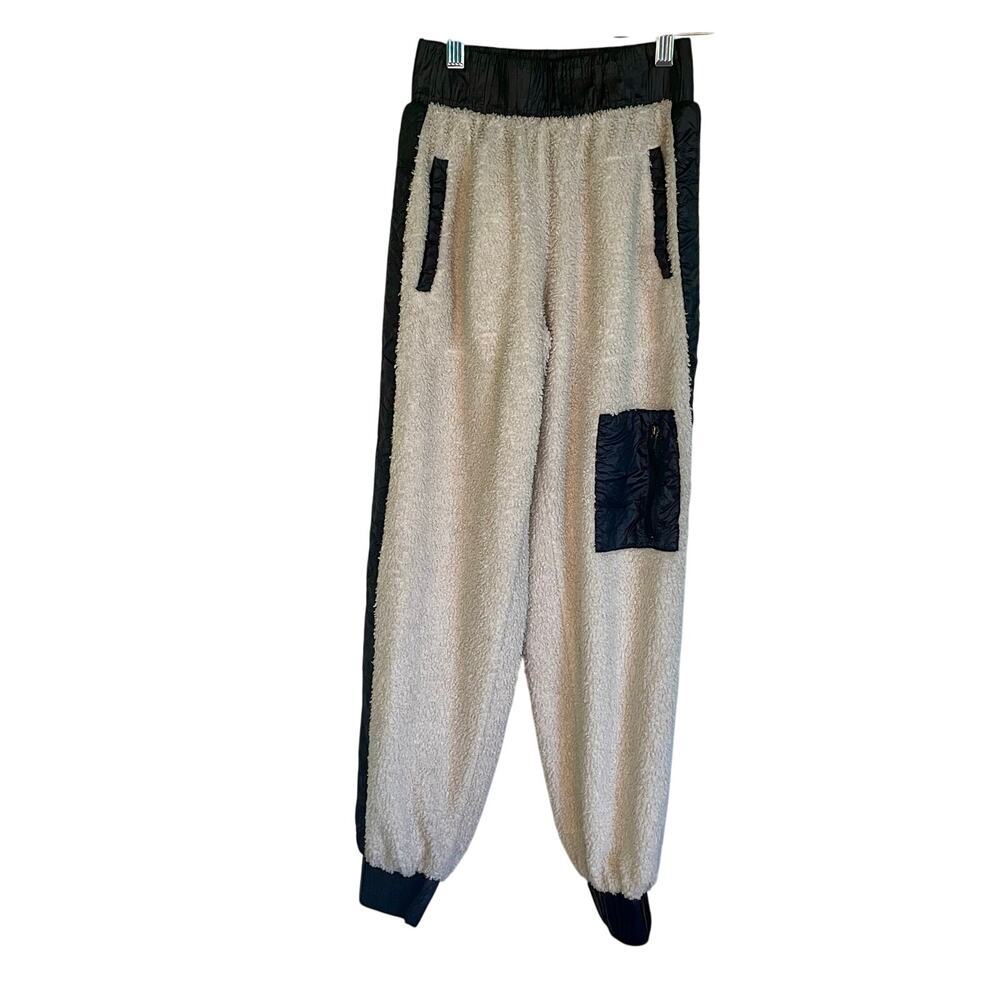Fabletics Alaska Fleece Jogger Tusk/Black Womens Winter Athletic Pants Size XXS - Picture 2 of 8